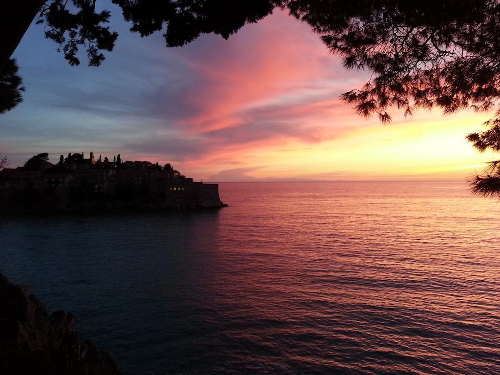 Villa Sara Guesthouse Sveti Stefan Exterior photo